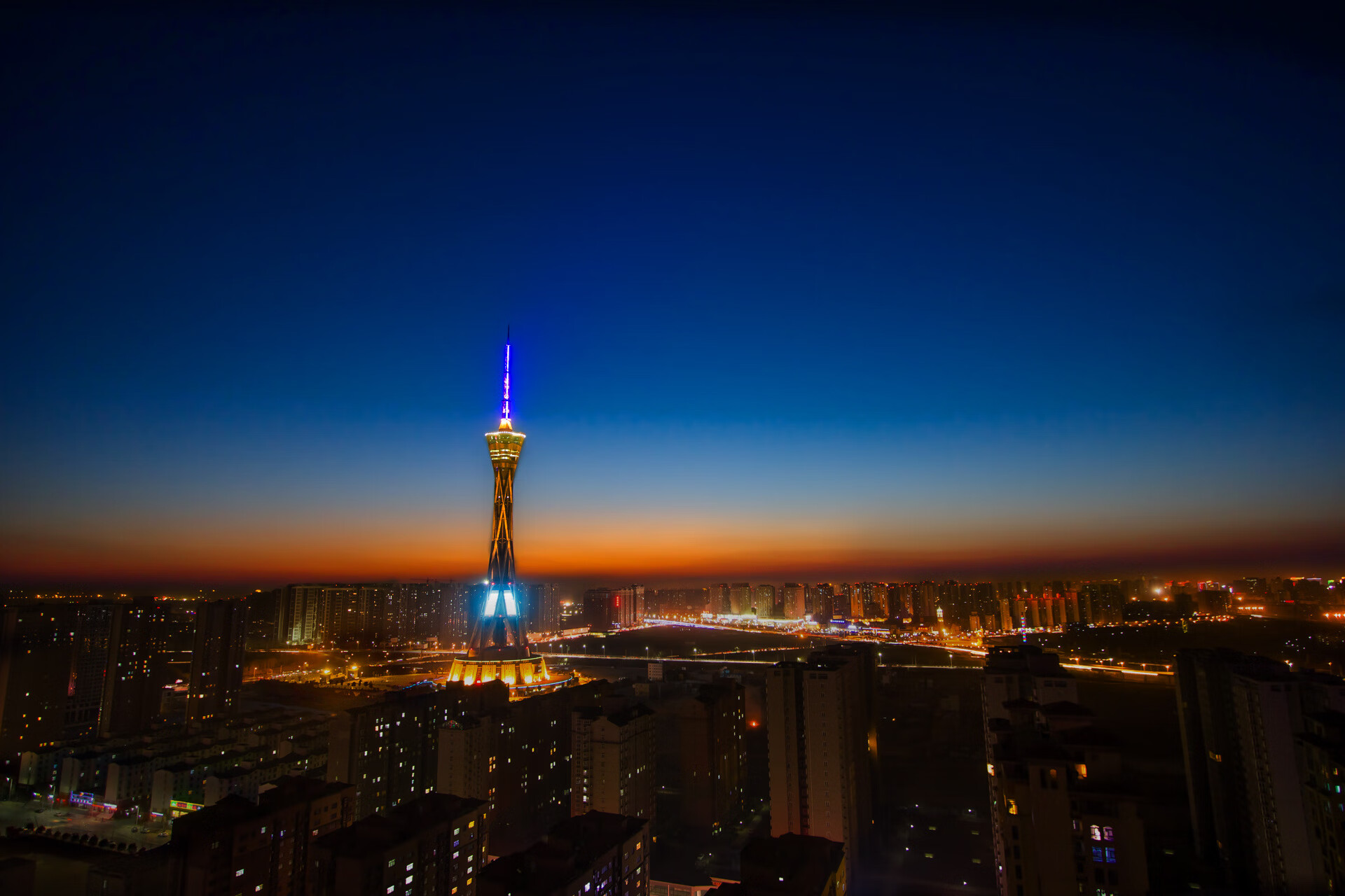 开云网页版-“联赛次轮焦点战：争冠集团火力全开”，《争冠军》