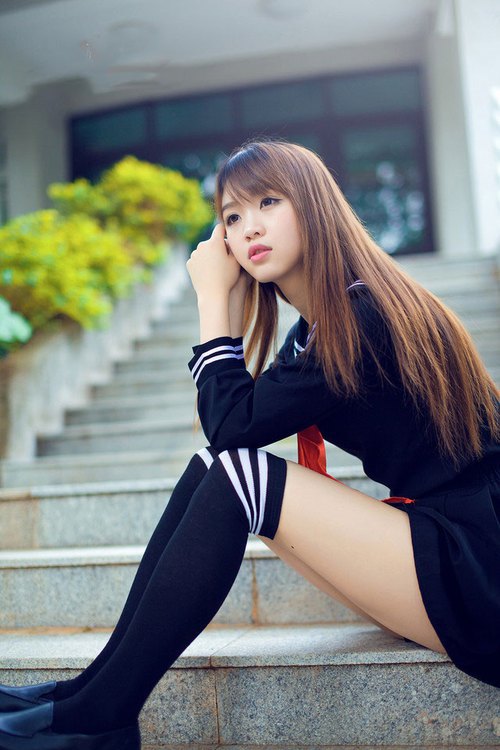 开云平台-赛场上紧张对决，球员展现高超技术，比赛现场紧张有序