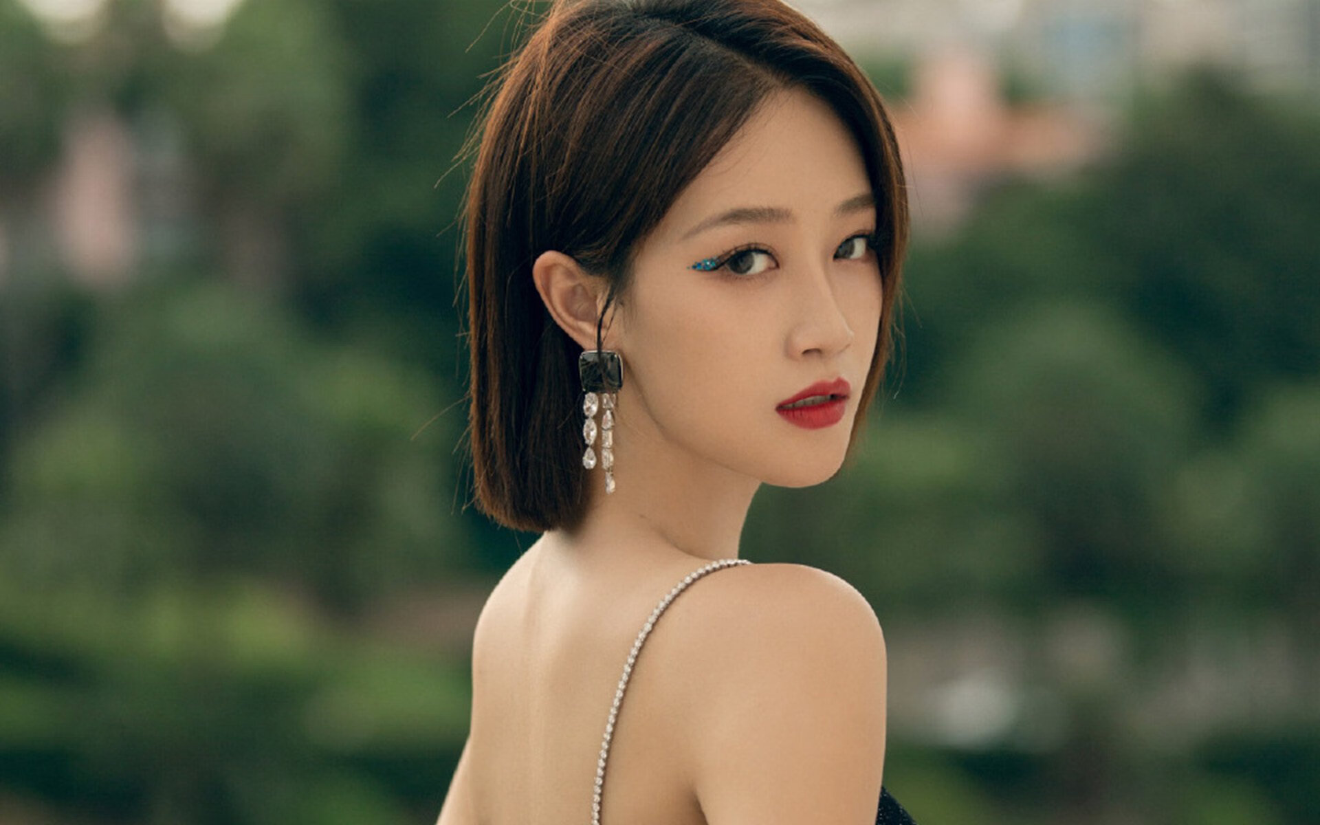 开云网页版-雄鹿绝杀勇士，总决赛中字母哥双手暴扣点燃全场，雄鹿字母哥夺冠视频