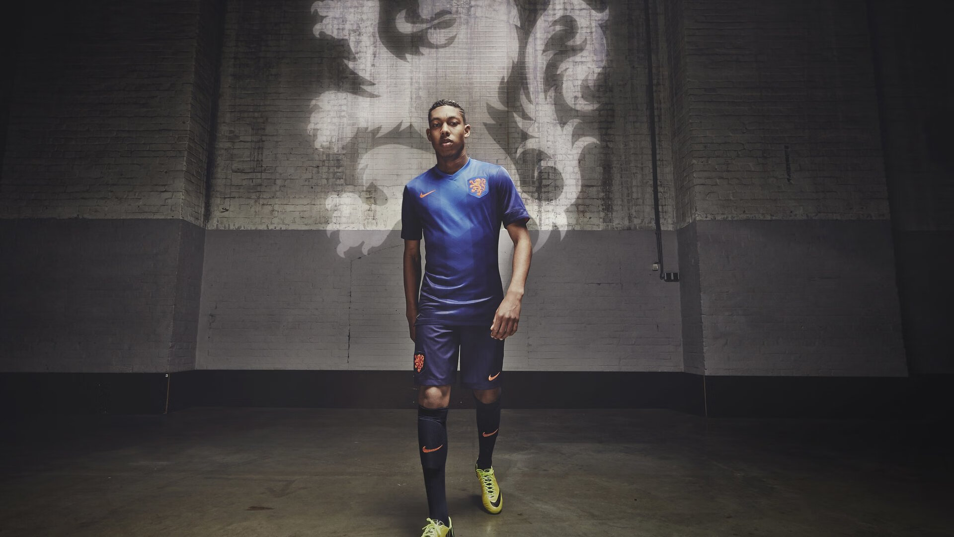 kaiyun登录入口-冬季滑冰灯光秀，冰上运动与艺术完美融合，冬季滑冰场广告词